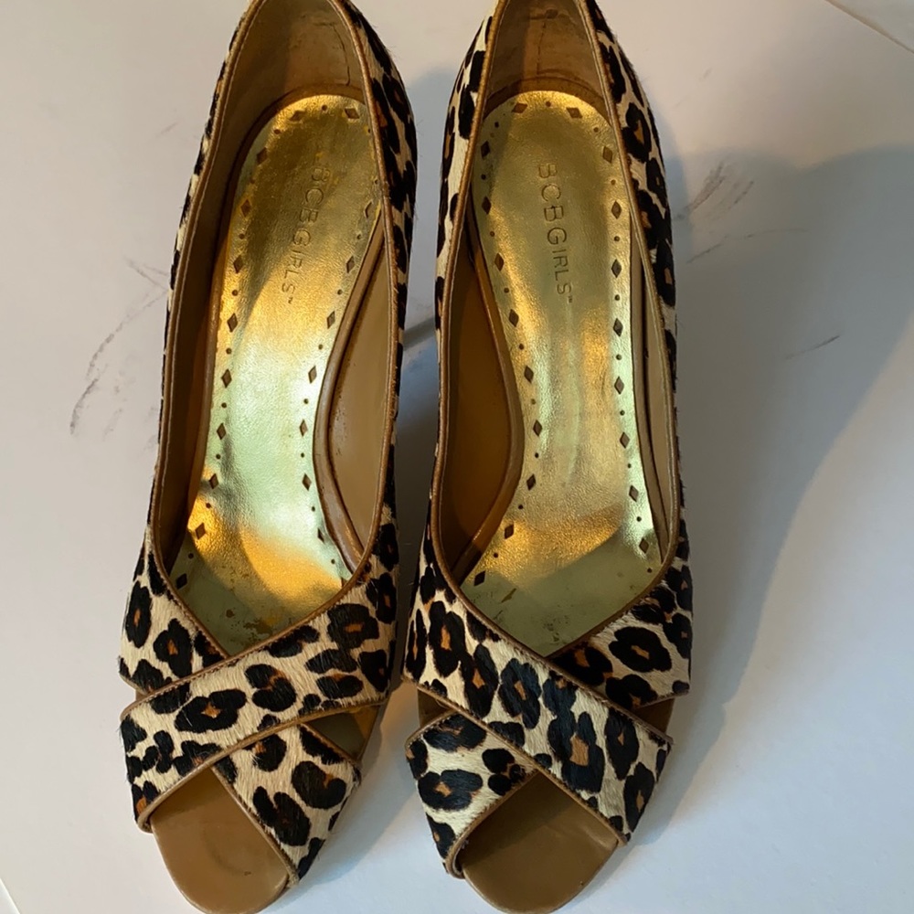BCBGirls leorpard print opened toe 4” heals 11